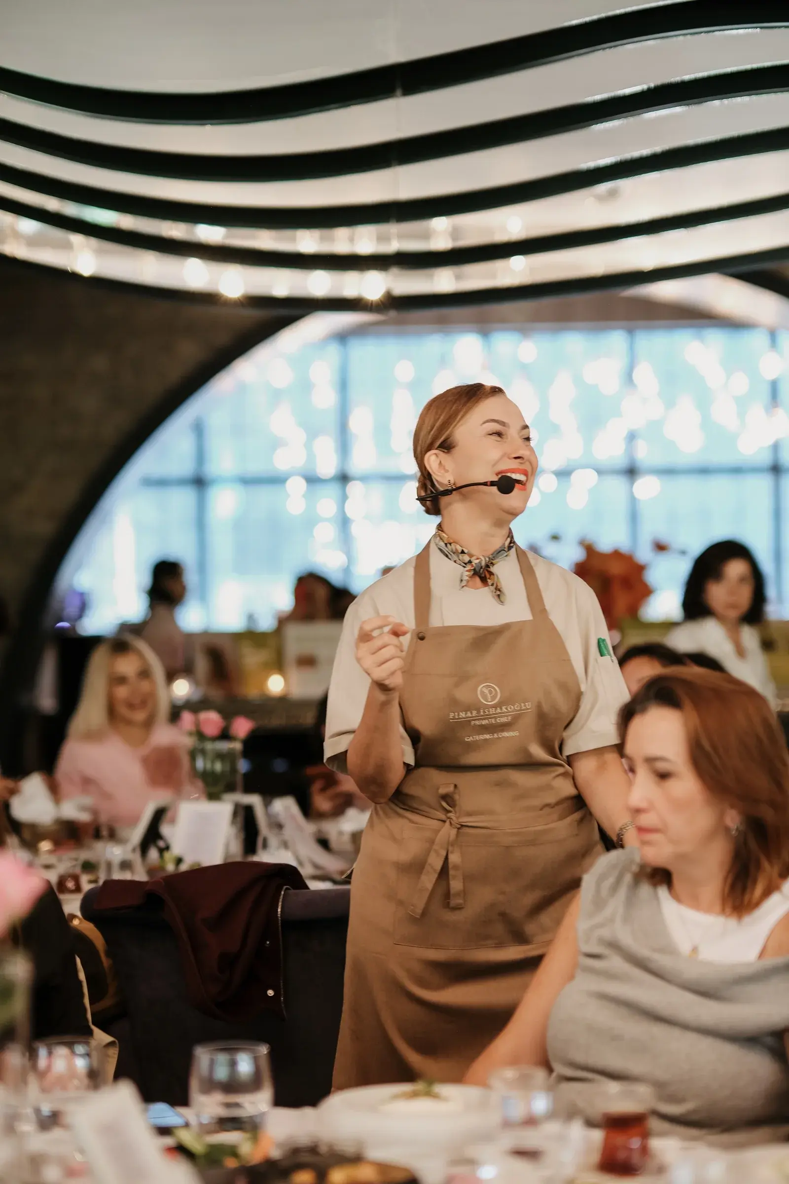 Pınar İshakoğlu introducing the menu to guests in the dining room