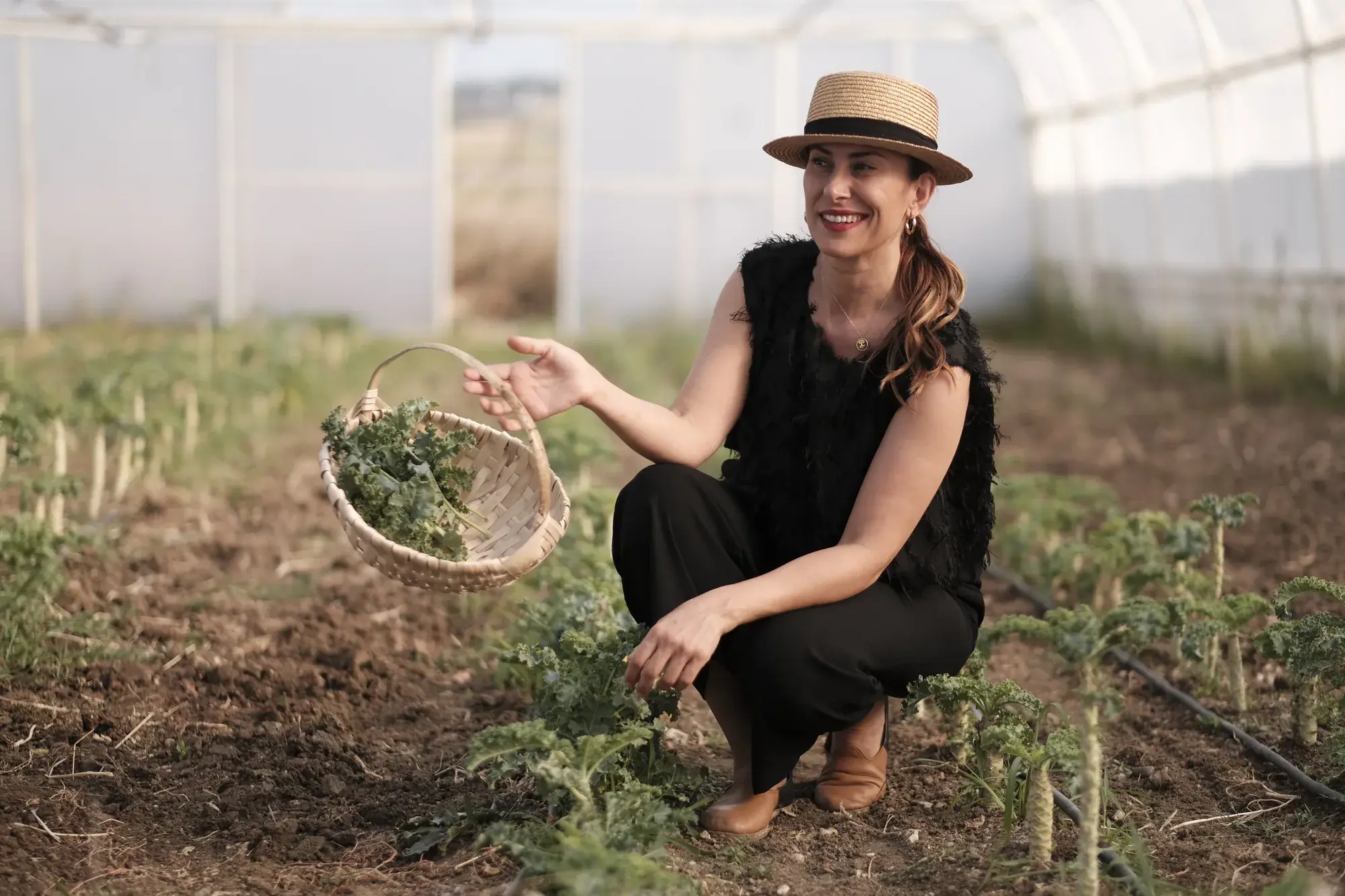 Pınar İshakoğlu with fresh produce in the garden